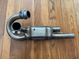 T2202952 Triumph 2017-2020 Street Scrambler Exhaust Catbox Assembly Oem